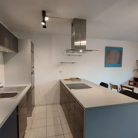 Spacious Nest With Balcony And Shared Pool Appartamento