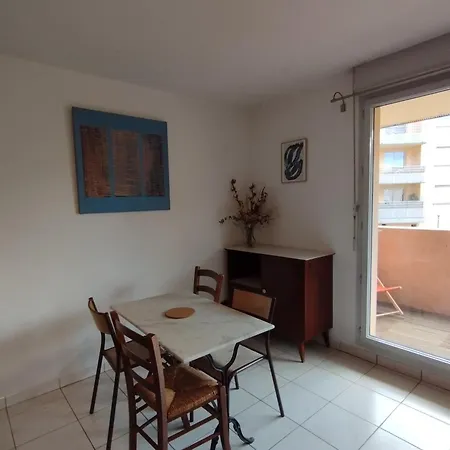 Spacious Nest With Balcony And Shared Pool شقة *