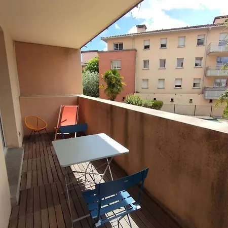 Spacious Nest With Balcony And Shared Pool Tolosa