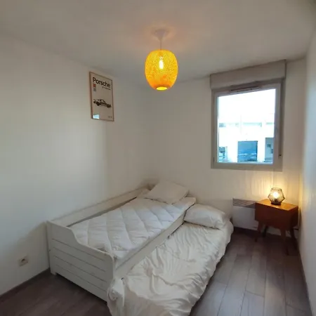 Spacious Nest With Balcony And Shared Pool Apartman *